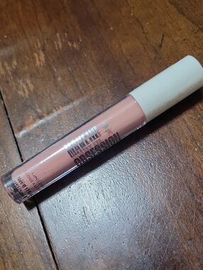 Makeup obsession lip gloss resolute
